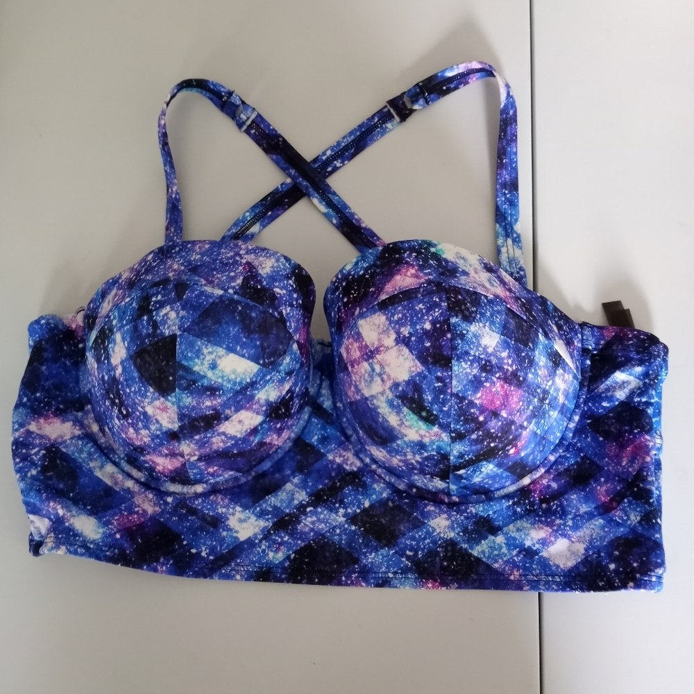 NWOT torrid wired swim top space galaxy size 2